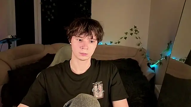 AnthonyCuutie online show from May 7, 6:46 pm