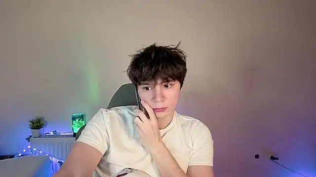 AnthonyCuutie online show from May 15, 9:49 am