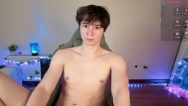 AnthonyCuutie online show from May 17, 5:38 am
