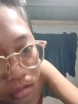 Snapshot of angelpinay44 chatting on March 9, 3:49 pm angelpinay44 online show from March 9, 3:49 pm