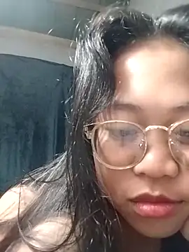 Snapshot of angelpinay44 chatting on March 24, 3:17 pm angelpinay44 online show from March 24, 3:17 pm