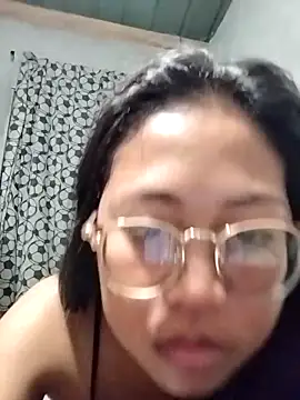 Snapshot of angelpinay44 chatting on April 1, 4:59 pm angelpinay44 online show from April 1, 4:59 pm