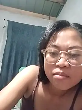 Snapshot of angelpinay44 chatting on April 4, 3:31 pm angelpinay44 online show from April 4, 3:31 pm