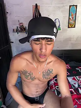 Snapshot of billi_adamzz chatting on March 25, 8:26 pm billi adamzz online show from March 25, 8:26 pm