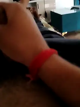 Snapshot of shybullggn chatting on April 3, 7:28 am shybullggn online show from April 3, 7:28 am