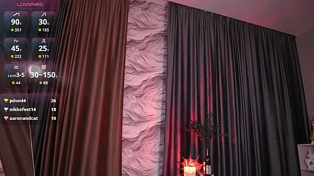 Snapshot of ohhh_mila chatting on March 29, 5:24 pm ohhh mila online show from March 29, 5:24 pm