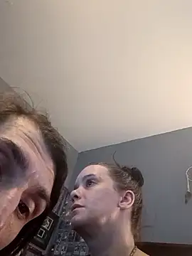 RobNKaysWorldtour online show from April 8, 1:49 am