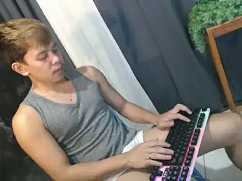 Snapshot of Baby_Maxxx chatting on March 26, 3:23 am Baby Maxxx online show from March 26, 3:23 am