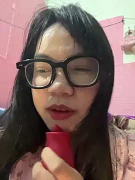 Leeeeiu online show from April 24, 3:14 pm
