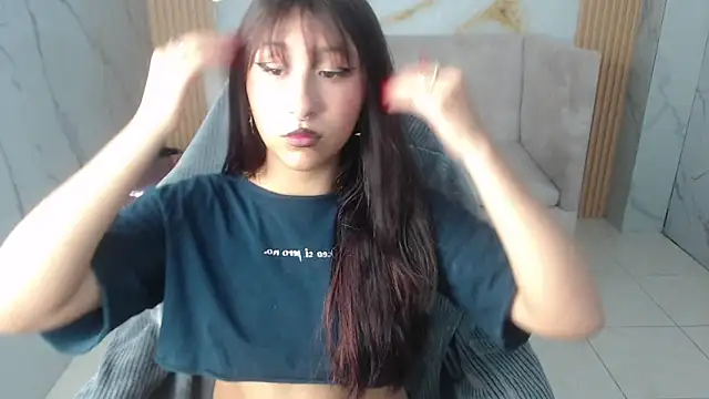 Snapshot of moraa_s chatting on March 4, 3:23 am moraa s online show from March 4, 3:23 am