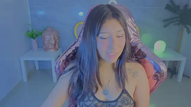 Snapshot of moraa_s chatting on March 27, 3:01 am moraa s online show from March 27, 3:01 am