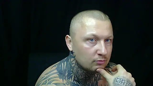 Snapshot of devilWithTats chatting on March 29, 8:14 am devilWithTats online show from March 29, 8:14 am