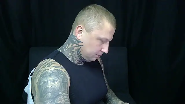 devilWithTats online show from May 19, 11:38 am