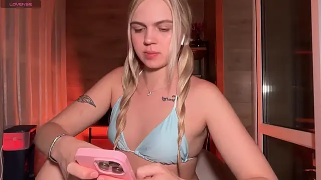 AlexaDeviliciouss online show from June 18, 5:28 pm