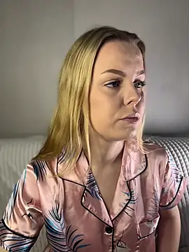 Snapshot of Divine_Caress chatting on March 27, 9:14 pm Divine Caress online show from March 27, 9:14 pm