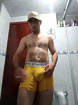 Snapshot of RaphandLey chatting on March 29, 6:35 am RaphandLey online show from March 29, 6:35 am