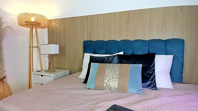 missprada  online show from April 1, 11:55 am