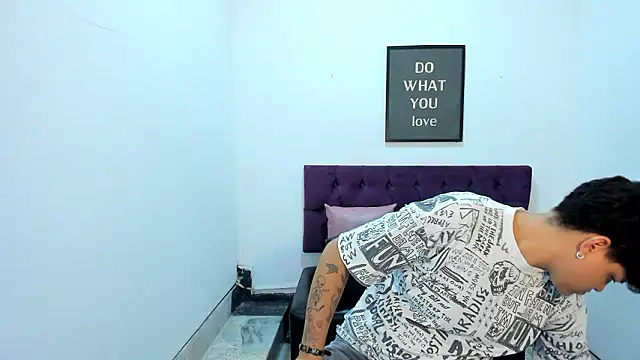 Snapshot of TomBoy_Natali chatting on March 22, 6:33 pm TomBoy Natali online show from March 22, 6:33 pm