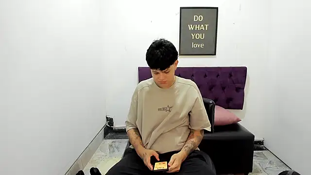 Snapshot of TomBoy_Natali chatting on April 1, 6:49 pm TomBoy Natali online show from April 1, 6:49 pm