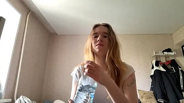 Snapshot of LeomaJee chatting on May 15, 10:00 am LeomaJee online show from May 15, 10:00 am