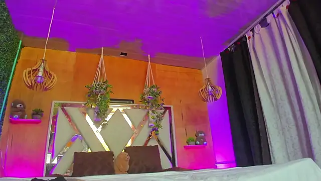 Snapshot of valery_delux chatting on March 4, 1:28 pm valery delux online show from March 4, 1:28 pm