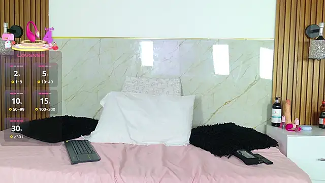 Snapshot of emi_bloom chatting on March 3, 12:44 pm emi bloom online show from March 3, 12:44 pm