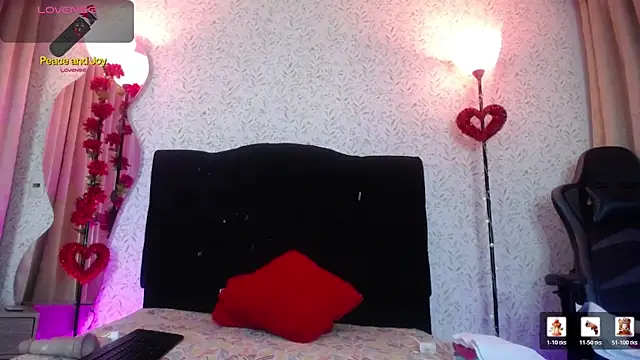 Snapshot of aurora_ly chatting on March 24, 7:41 pm aurora ly online show from March 24, 7:41 pm