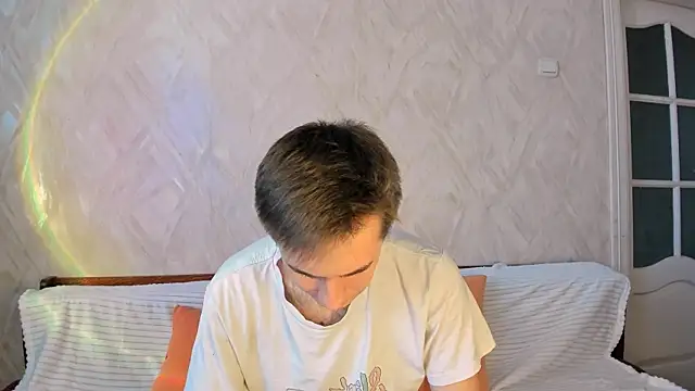 Snapshot of Alfred_bucks chatting on March 13, 9:27 am Alfred bucks online show from March 13, 9:27 am