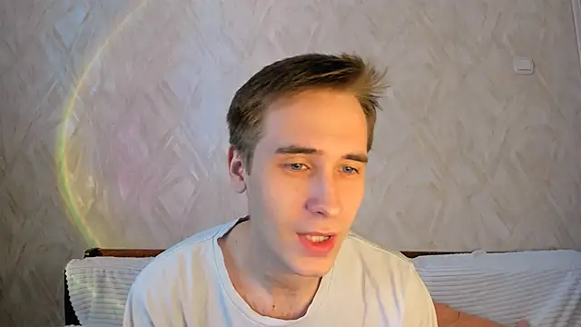 Snapshot of Alfred_bucks chatting on March 17, 9:23 am Alfred bucks online show from March 17, 9:23 am