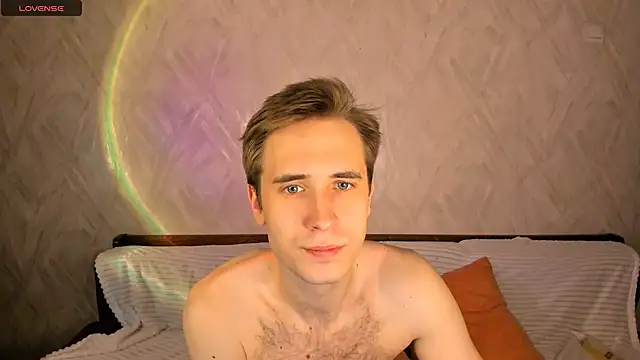 Snapshot of Alfred_bucks chatting on April 1, 4:59 pm Alfred bucks online show from April 1, 4:59 pm