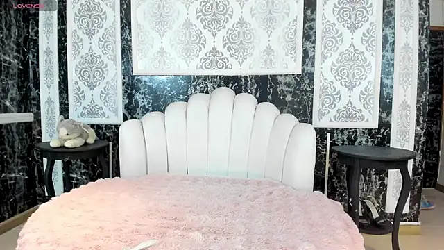 Snapshot of AngelinaAustin chatting on March 20, 12:32 pm AngelinaAustin online show from March 20, 12:32 pm