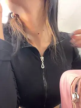 Snapshot of VioletaHills_ chatting on March 4, 12:22 pm VioletaHills online show from March 4, 12:22 pm