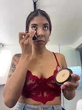 Snapshot of VioletaHills_ chatting on March 13, 12:34 pm VioletaHills online show from March 13, 12:34 pm