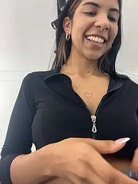 Snapshot of VioletaHills_ chatting on March 15, 1:39 pm VioletaHills online show from March 15, 1:39 pm