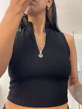 Snapshot of VioletaHills_ chatting on March 19, 12:20 pm VioletaHills online show from March 19, 12:20 pm