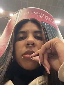 Snapshot of VioletaHills_ chatting on March 21, 7:35 am VioletaHills online show from March 21, 7:35 am