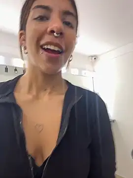 Snapshot of VioletaHills_ chatting on March 24, 12:43 pm VioletaHills online show from March 24, 12:43 pm