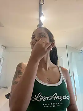 Snapshot of VioletaHills_ chatting on March 31, 12:27 pm VioletaHills online show from March 31, 12:27 pm