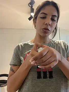 Snapshot of VioletaHills_ chatting on April 1, 12:28 pm VioletaHills online show from April 1, 12:28 pm