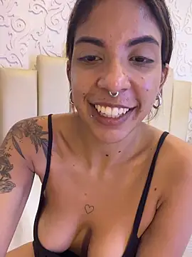 VioletaHills  online show from April 28, 2:55 pm