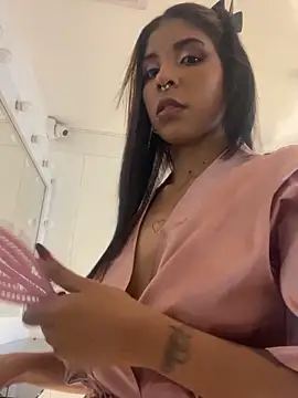 VioletaHills  online show from May 3, 12:33 pm