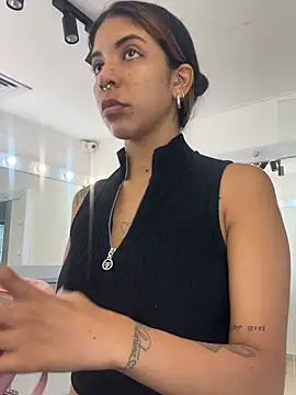 VioletaHills  online show from May 6, 12:32 pm