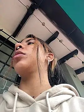 VioletaHills  online show from May 9, 11:59 am