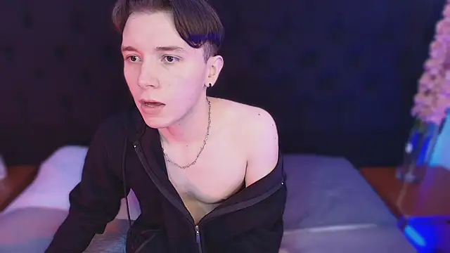 Snapshot of hollannd_ chatting on March 27, 4:18 pm hollannd online show from March 27, 4:18 pm