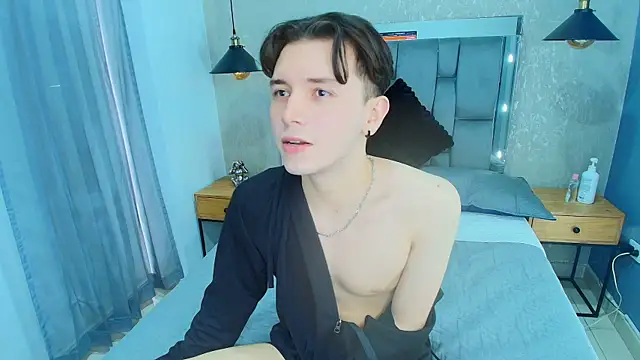 Snapshot of hollannd_ chatting on March 30, 2:40 pm hollannd online show from March 30, 2:40 pm