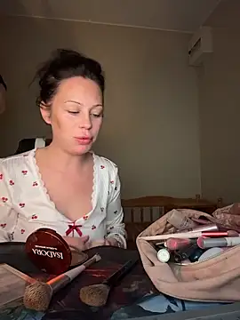 Snapshot of Maddie666 chatting on April 10, 8:57 pm Maddie666 online show from April 10, 8:57 pm