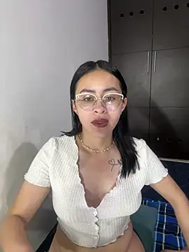 Snapshot of Anni_Rose chatting on April 6, 9:10 am Anni Rose online show from April 6, 9:10 am