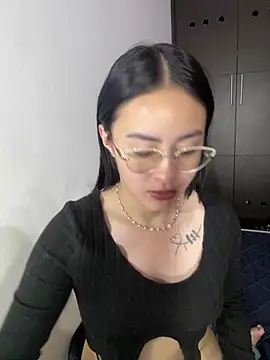 Snapshot of Anni_Rose chatting on April 11, 9:13 am Anni Rose online show from April 11, 9:13 am
