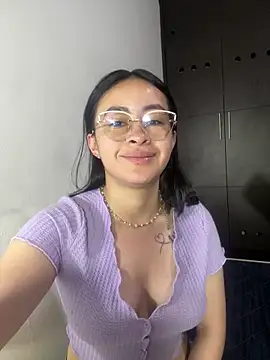 Snapshot of Anni_Rose chatting on April 15, 9:38 am Anni Rose online show from April 15, 9:38 am