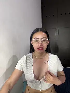 Snapshot of Anni_Rose chatting on April 16, 9:21 am Anni Rose online show from April 16, 9:21 am